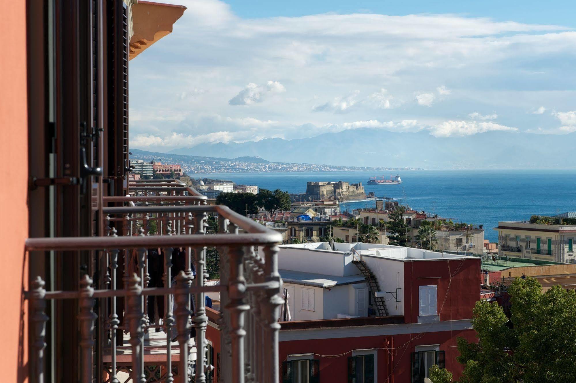 NapoliCentro Mare - Sea View Rooms&Suites Exterior foto